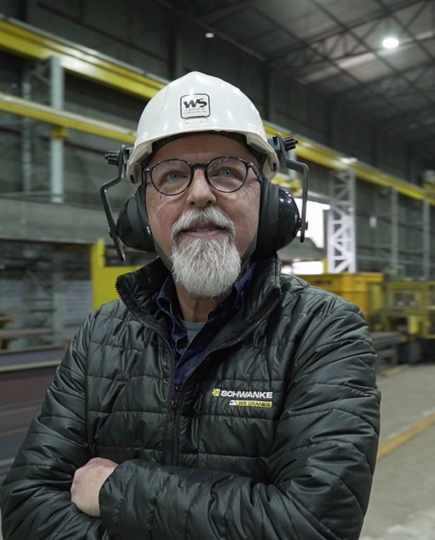 Ricardo Schwanke, sócio-diretor da WS Cranes, no chão de fábrica